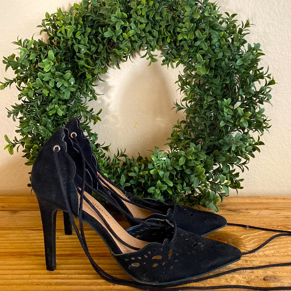 Black lace up heel’s in size 8 1/2